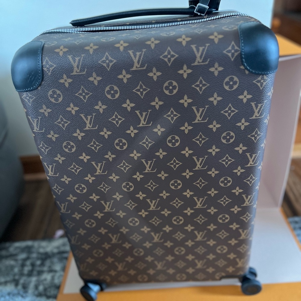 COPY - BRAND NEW HORIZON 55 LOUIS VUITTON SUITCASE WITH RECEIPT